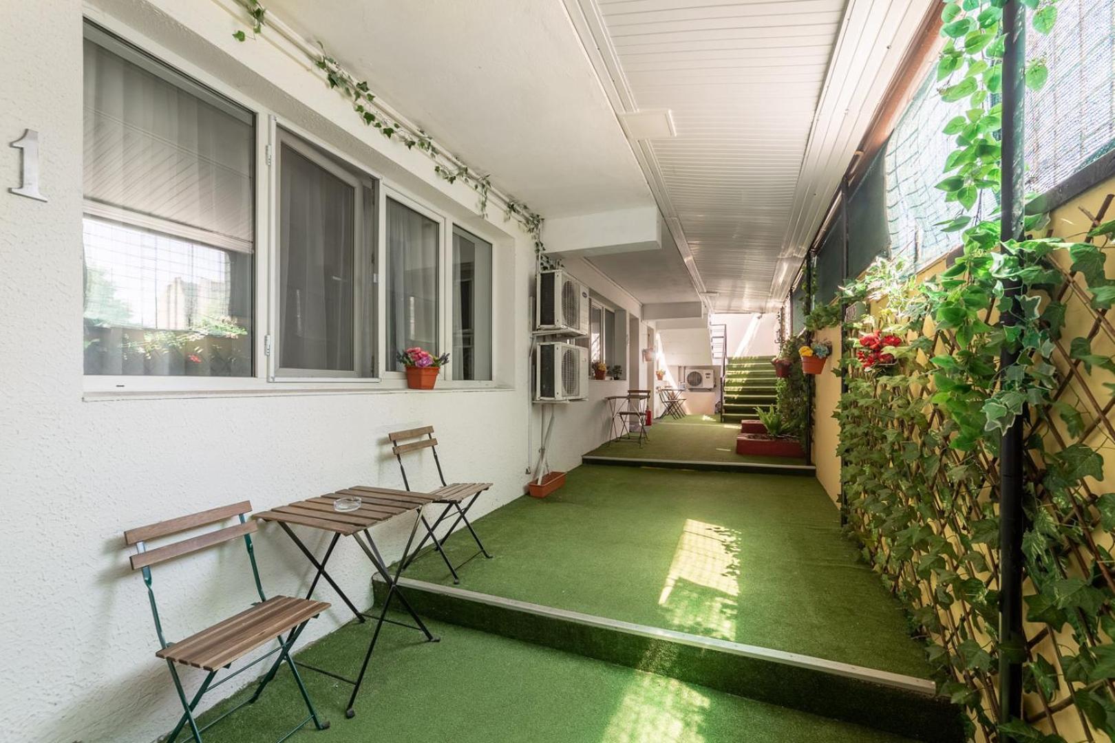 Downtown Victoria Studios By Citybookings Bucharest Exterior photo